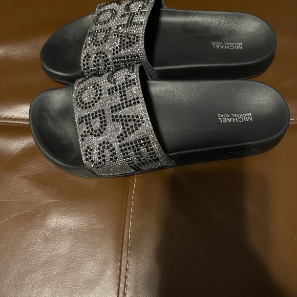 Micheal kors Slides - Picture 4 of 9
